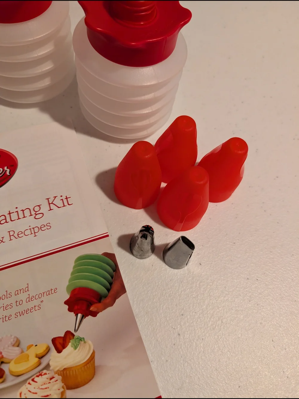 Betty Crocker Red and White 11-Piece Decorating Kit